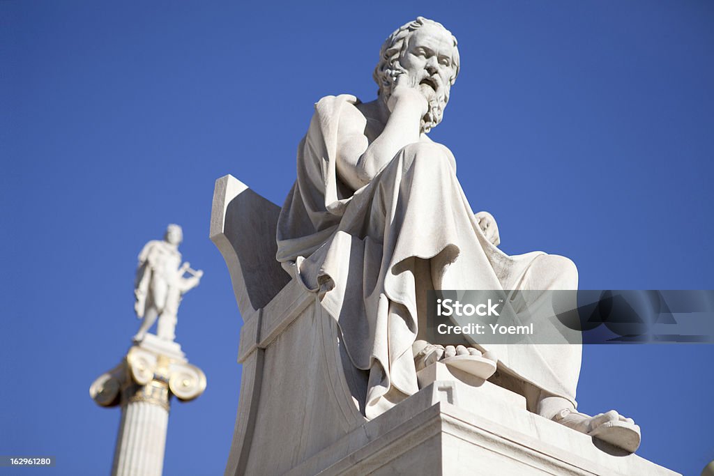 Estatuas de Sócrates y apolo en Atenas, Grecia - Foto de stock de Sócrates - Filósofo libre de derechos