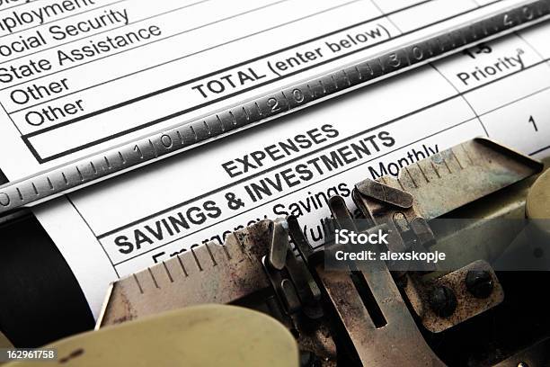 Oszczędności I Inwestycje - zdjęcia stockowe i więcej obrazów Bez ludzi - Bez ludzi, Formularz - dokument, Fotografika