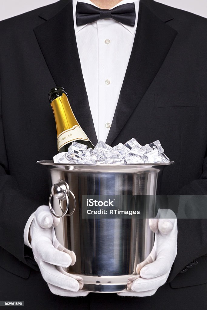 Camarero con champán en una cámara de plata - Foto de stock de Champán libre de derechos
