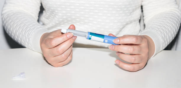 istock Female hands holding an insulin pen. 1629620304