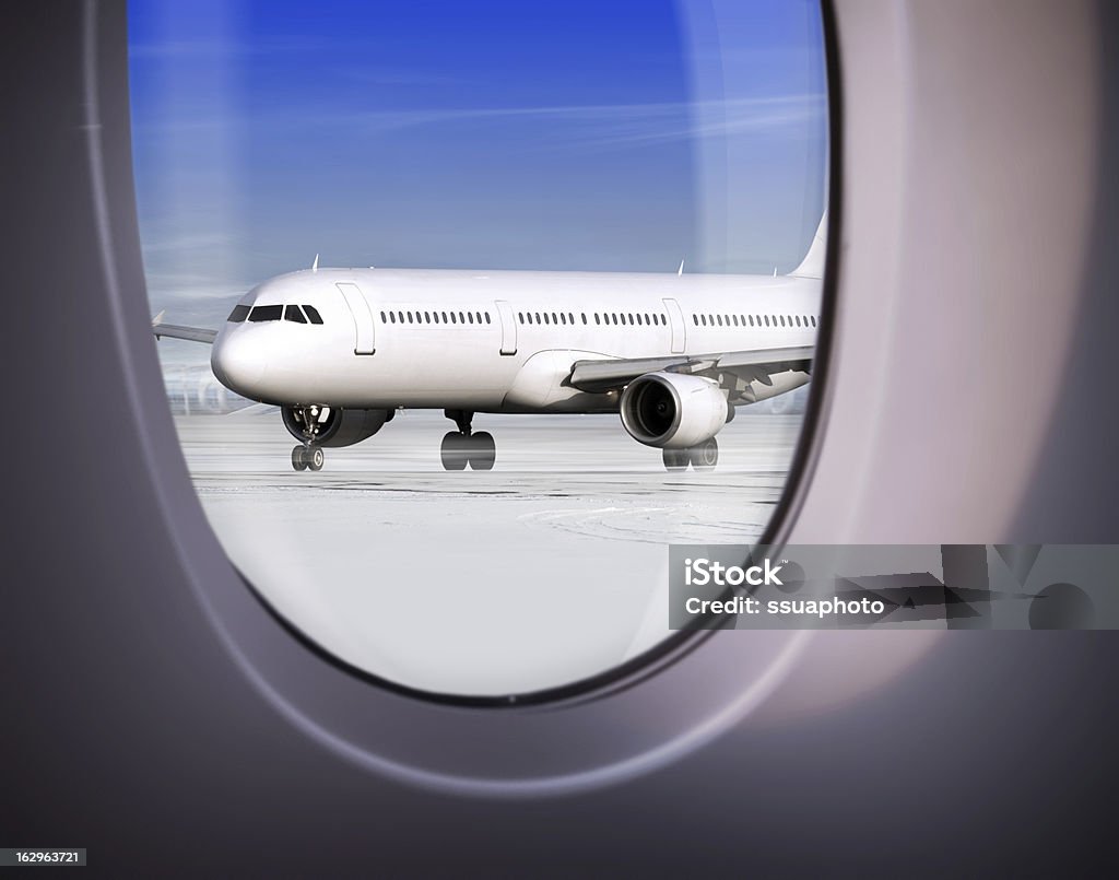 보기 창을 통해 공항 - 로열티 프리 0명 스톡 사진