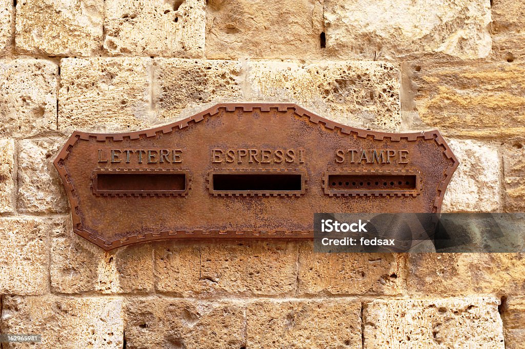 Vieux et rouille post box italien - Photo de Antiquités libre de droits