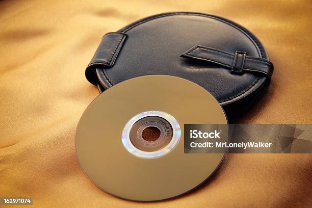 Datenspeicher Und Tasche Stockfoto und mehr Bilder von CD - CD, DVD, Datenspeicher-Diskette