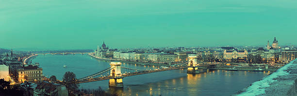 paisaje de la ciudad de budapest - budapest chain bridge panoramic hungary fotografías e imágenes de stock