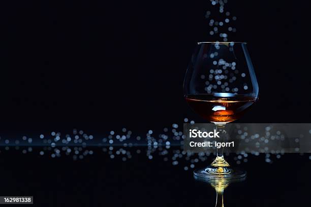 Snifter Z Brandy - zdjęcia stockowe i więcej obrazów Alkohol - napój - Alkohol - napój, Bez ludzi, Brandy