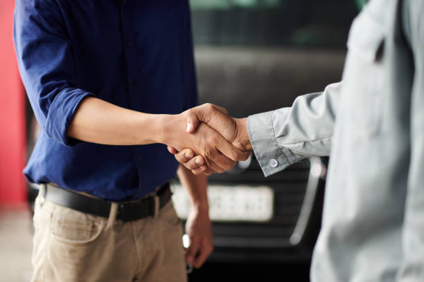istock Car Owner and Mechanic Shaking Hands 1629822140