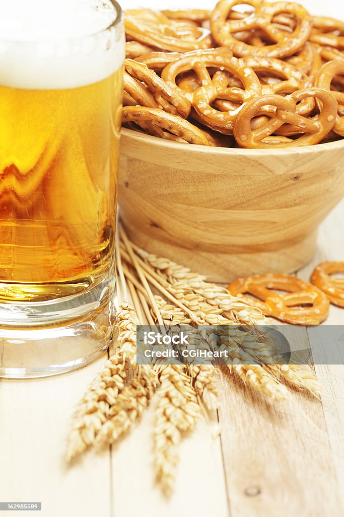 Bier und Snacks - Lizenzfrei Alkoholisches Getränk Stock-Foto