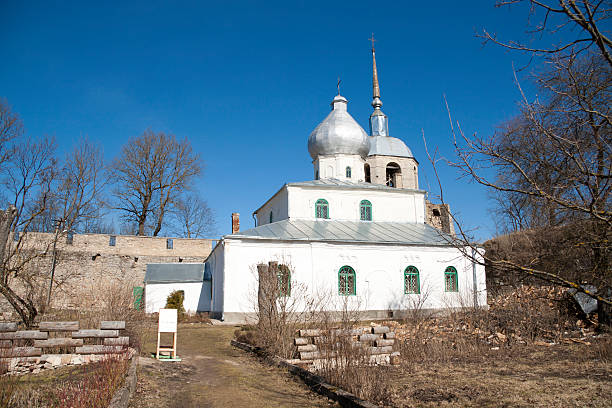 istock Russian Orthodox church in spring time 162985733