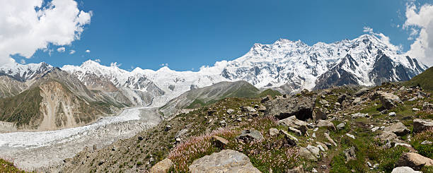 Geleira Rakhiot e Nanga Parbat Panorama - foto de acervo