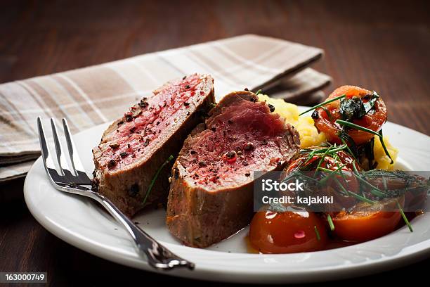 Foto de Bife De Carne Com Legumes e mais fotos de stock de Filé Mignon - Filé Mignon, Carne de Porco, Prato