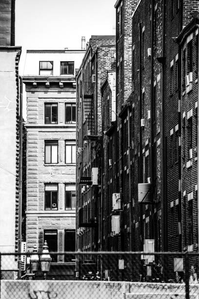 istock Boston alley, North End 1630056773