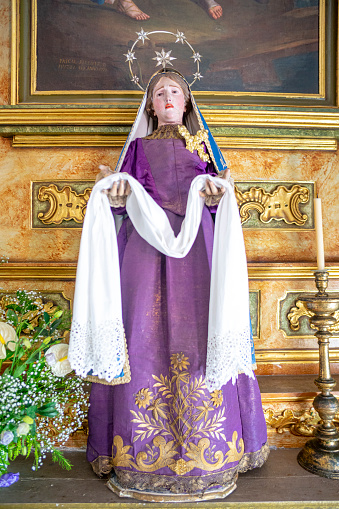 figure of Our Lady of Remedies inside the Mother Church of Colares Nossa Senhora da Assunção