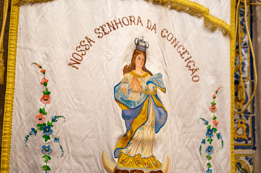 banner of Our Lady of Conception inside the Igreja Matriz de Colares Nossa Senhora da Assunção