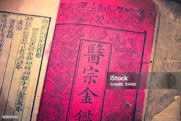 Foto de Velho Livro Da Dinastia Qing Medicina e mais fotos de stock de Acupuntura - Acupuntura, Adulto, Antiguidade