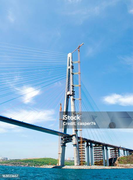 Costruzione Del Ponte Vladivostok Russia - Fotografie stock e altre immagini di Acciaio - Acciaio, Acqua, Ambientazione esterna