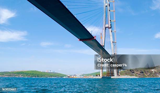 Construcción Del Puente Vladivostok Rusia Foto de stock y más banco de imágenes de Acero - Acero, Agua, Aire libre