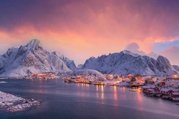 hermoso paisaje natural de lofoten en noruega - norte de noruega fotografías e imágenes de stock