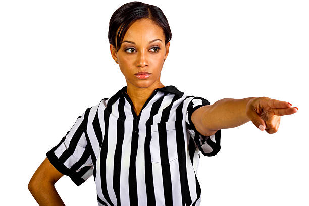 african american femme arbitre portant un uniforme rayées - sex symbol referee women adult photos et images de collection