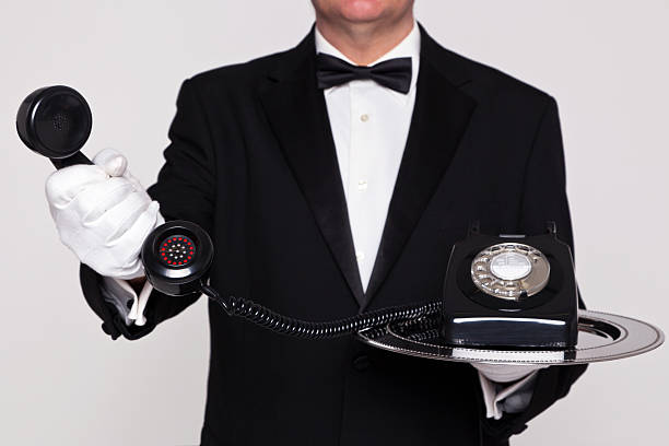 バトラー処理お電話ください - butler waiter tuxedo personal valet ストックフォトと画像