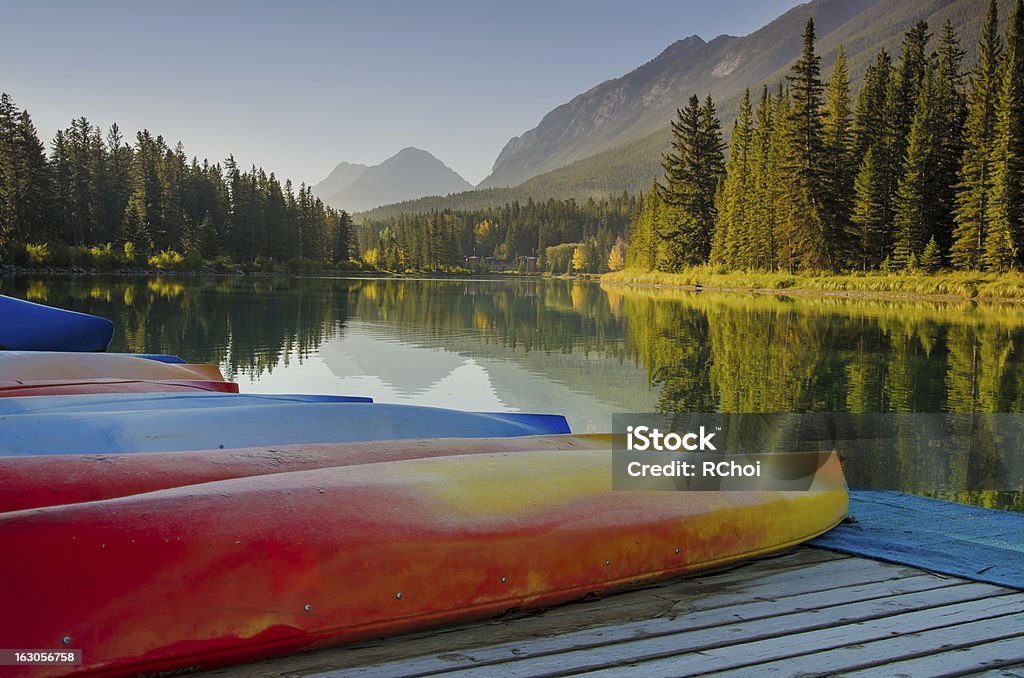 Fiume in canoa dock incontaminata - Foto stock royalty-free di Acqua