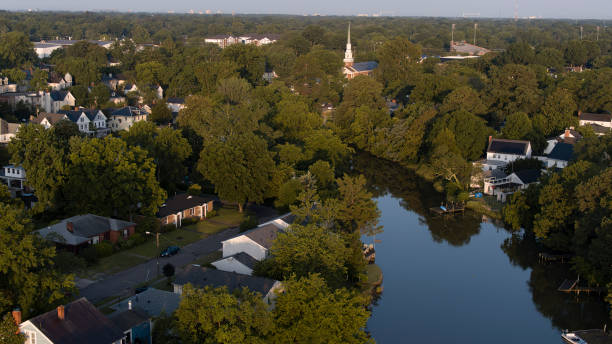 Sunny coastal townscape among the trees. Dawn horizon on Hampton River, Virginia Salters Creek neighborhood on Hampton River in Virginia in sunlight of early morning. Drone point of view hampton virginia stock pictures, royalty-free photos & images
