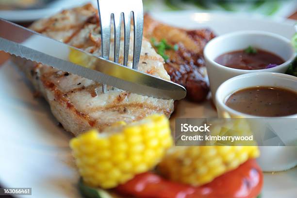 Mangiare - Fotografie stock e altre immagini di Alla griglia - Alla griglia, Arrosto - Cibo cotto, Arrosto - Portata principale