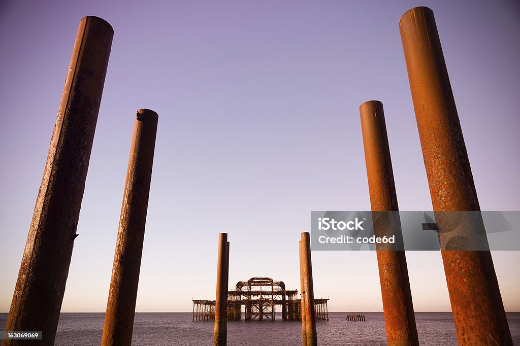 Queimado Brighton West Pier em sunrise - Royalty-free Antigo Foto de stock