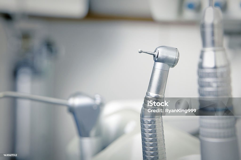 Metallic dentista strumenti primo piano - Foto stock royalty-free di Accessorio personale