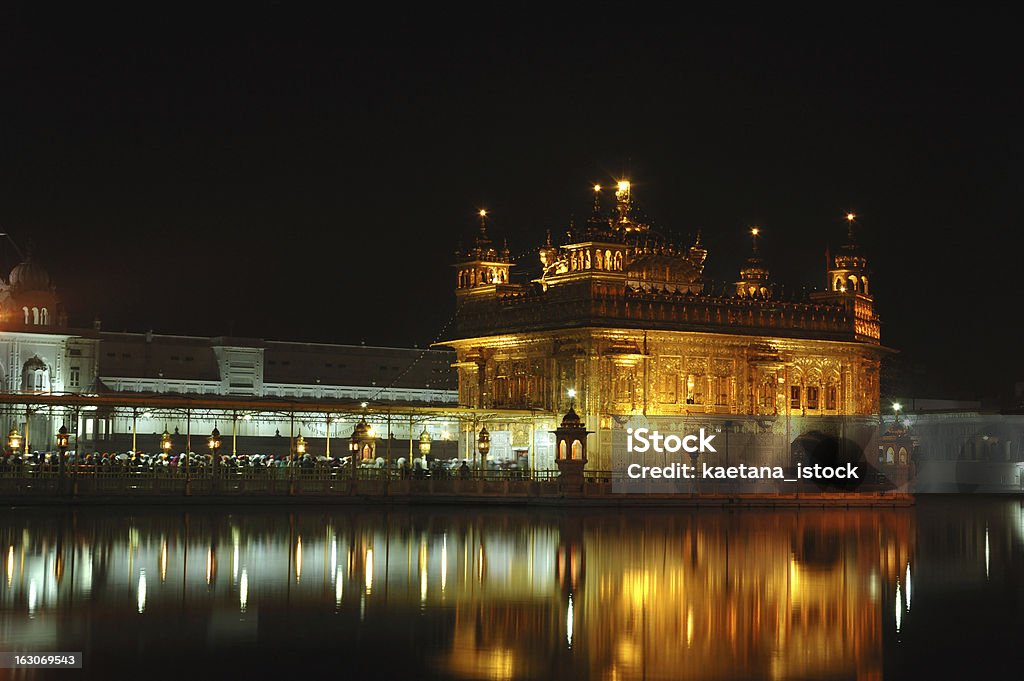 Templo Dourado de Amritsar, à noite, Punjab, Índia - Foto de stock de Amristar royalty-free