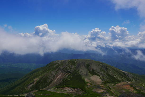 Mount Norikura (Norikura-dake) is a potentially active volcano located on the borders of Gifu and Nagano prefectures in Japan. It is part of the Hida Mountains and is listed among the 100 Famous Japanese Mountains and the New 100 Famous Japanese Mountains.Japanese hiking and trekking. el monte norikura (norikura-dake) es un volcán potencialmente activo ubicado en las fronteras de las prefecturas de gifu y nagano en japón. es parte de las montañas hida y está catalogada entre las 100 montañas japonesas famosas y las nuevas 100 famos
