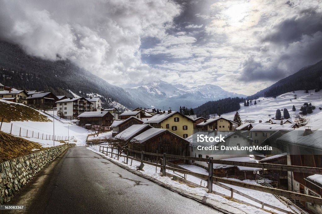 Village dans les Alpes suisses - Photo de Canton de Graubünden libre de droits