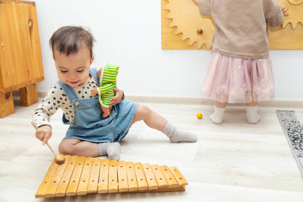 toddler playing xylophone - toddler music asian ethnicity child imagens e fotografias de stock