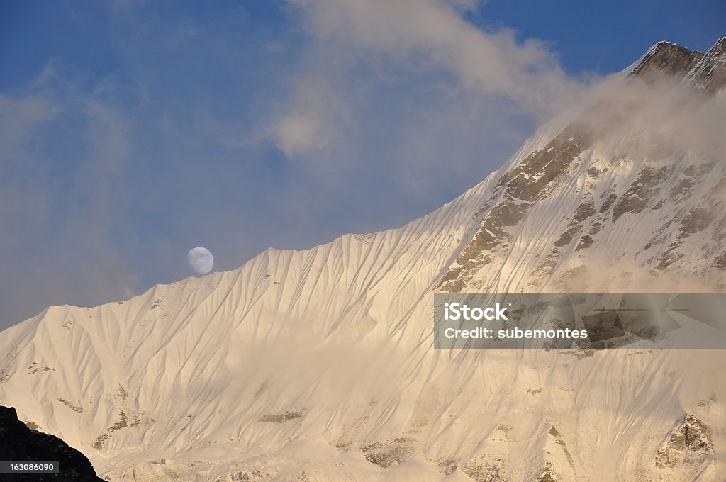 Luna sull'Himalaya - Foto stock royalty-free di Ambientazione esterna