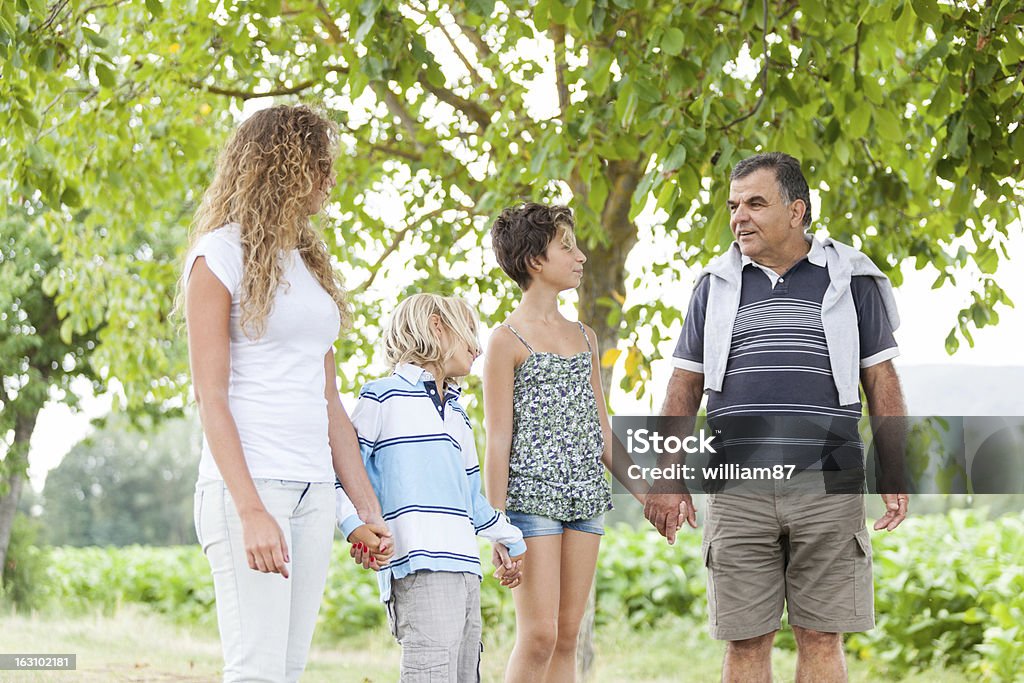 Glücklich drei-Generationen-Familie im Freien - Lizenzfrei Familie Stock-Foto