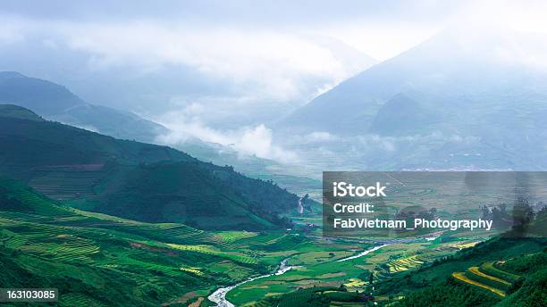 Hills Campos De Arroz Com Terraço - Fotografias de stock e mais imagens de Agricultura - Agricultura, Ambiente dramático, Ao Ar Livre