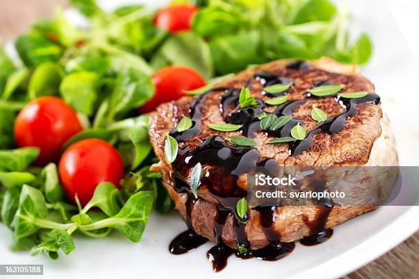 쇠고기 필레 믹스드 샐러드 0명에 대한 스톡 사진 및 기타 이미지 - 0명, 고기, 구이