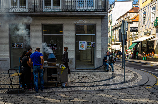 Octubre 2013. Sale in the street of the city of Porto. Portugal.