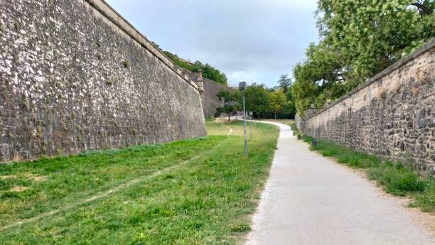 istock Road in the middle of two walls 1631308286