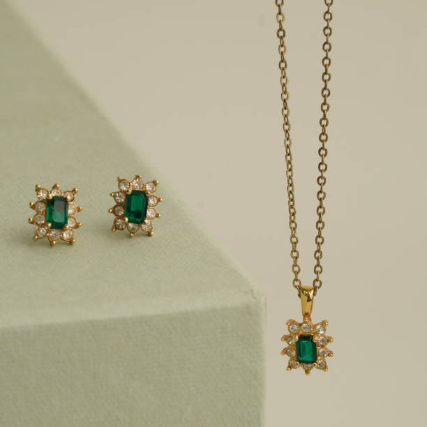 istock Green Emerald and white Diamond necklace earring set 1631394943