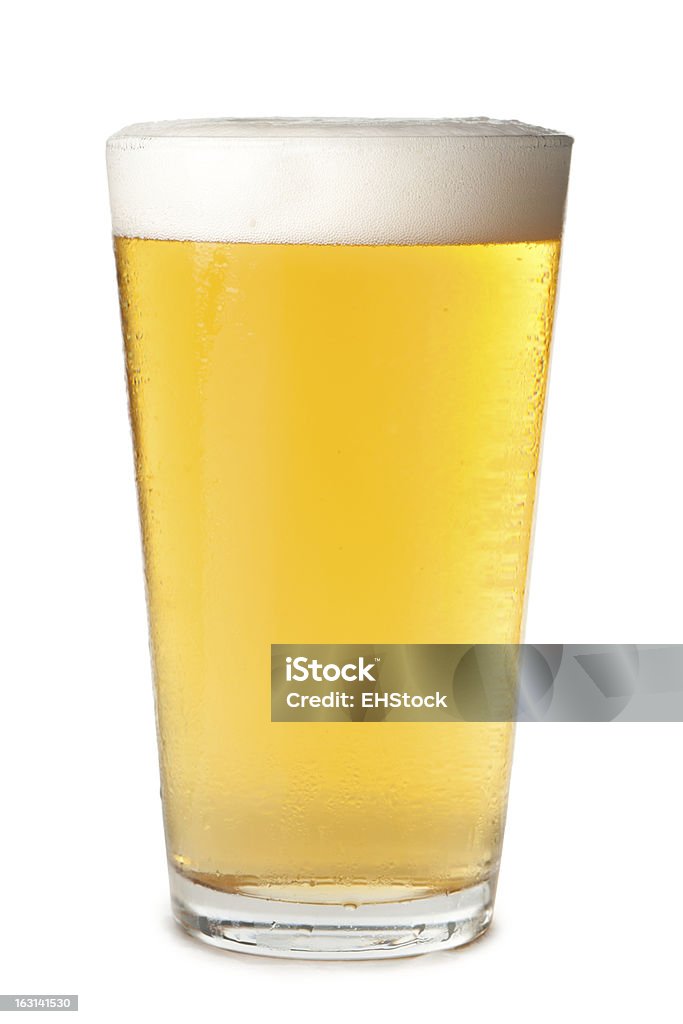 Copo de Cerveja de vidro isolado no fundo branco - Foto de stock de Cerveja royalty-free
