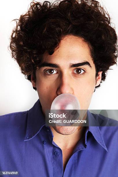 Ragazzo Con Bubble Gum - Fotografie stock e altre immagini di Adulto - Adulto, Attesa, Bellezza