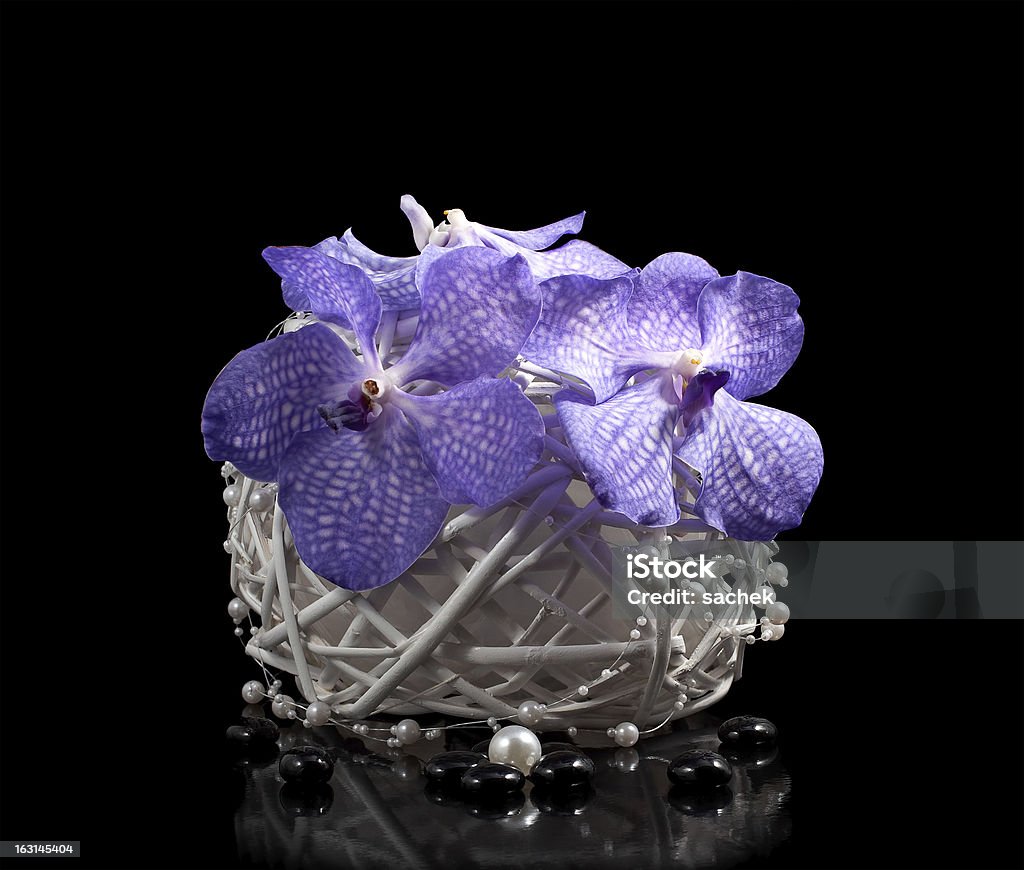 Bouquet di orchidee in un vaso - Foto stock royalty-free di Bouquet