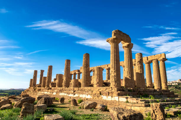 el templo griego - greek culture agrigento landscape colonnade fotografías e imágenes de stock