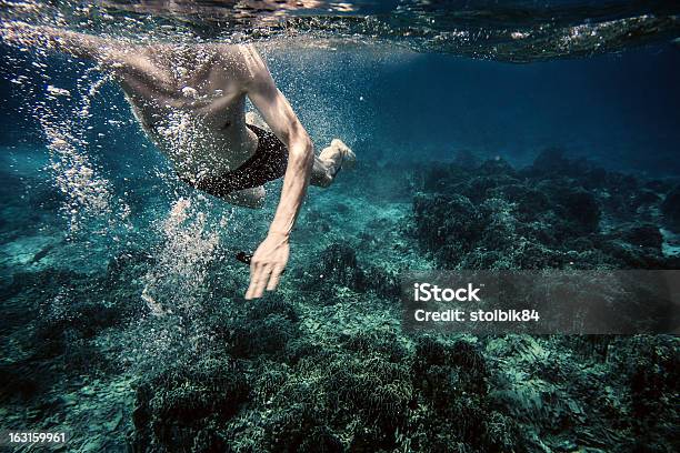 Zdjęcie Podwodne Pływanie Człowiek - zdjęcia stockowe i więcej obrazów Abstrakcja - Abstrakcja, Aktywny tryb życia, Bliskie zbliżenie