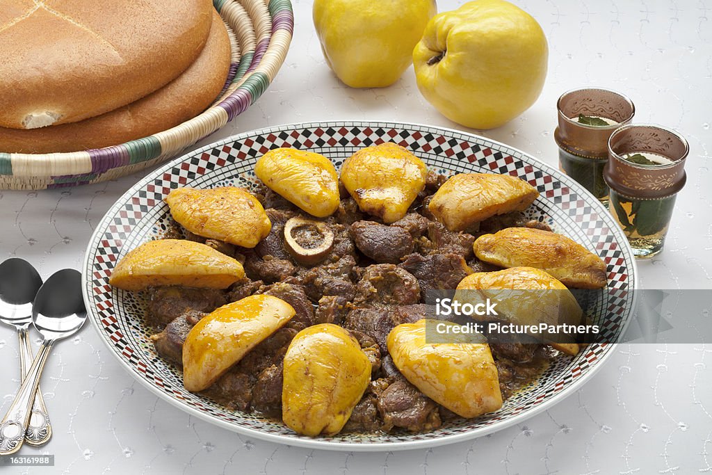 Prato marroquino com carne e Safarjal - Foto de stock de Carne royalty-free