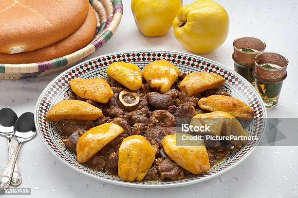 Foto de Prato Marroquino Com Carne E Safarjal e mais fotos de stock de Carne - Carne, Chá - Bebida quente, Chá de Hortelã