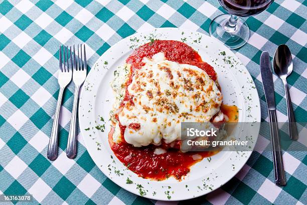 Photo libre de droit de Cuisson Au Four Fromage Manicotti Florentin banque d'images et plus d'images libres de droit de Aliment - Aliment, Comfort Food, Conchiglie