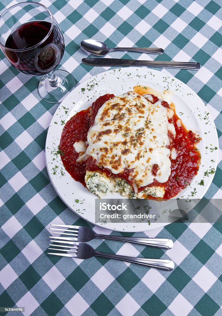 Cocido queso Manicotti Florentine - Foto de stock de Al horno libre de derechos