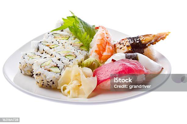 Rolos De Sushi - Fotografias de stock e mais imagens de Abacate - Abacate, Alimentação Saudável, Atum - Peixe