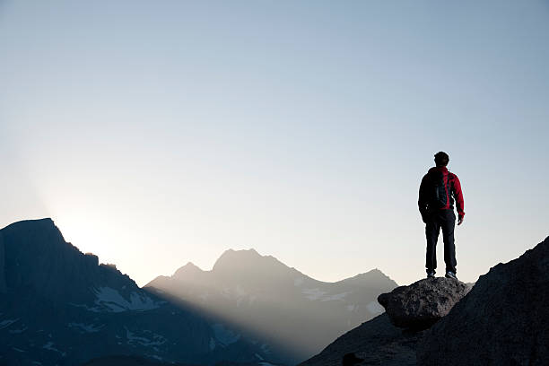 山の男性 - ホイットニー山 ストックフォトと画像
